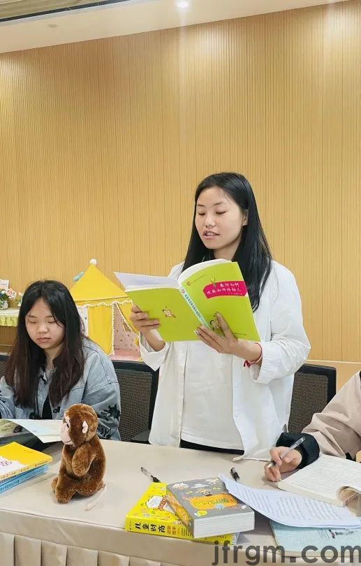 品味书香 涵养师德——崇仁县高新区幼儿园教师读书月活动(图7)