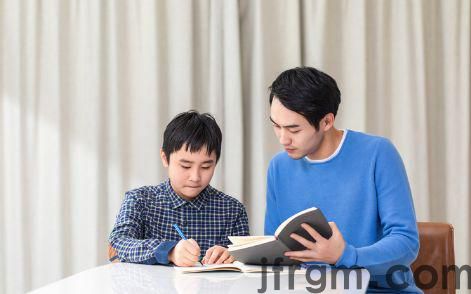 【诗艺国际】读书 帮孩子戒掉“手机瘾”很多父母都不知道(图3)