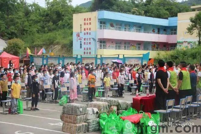 2020年教育扶贫：康蕾计划携美邦集团为山村学校留守儿童捐千册图书(图2)